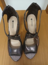 Pavers Pewter Sandles Size 6