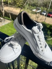 GUESS Women's Lovela White Low