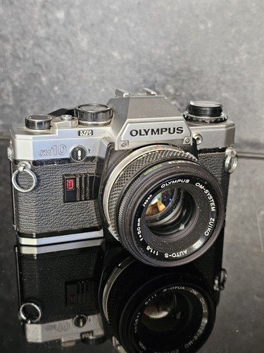 Olympus film camera inc - om-10,
