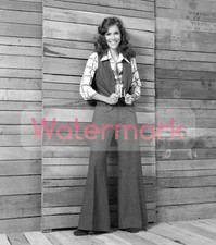 Hi-Res KAREN CARPENTER 70s