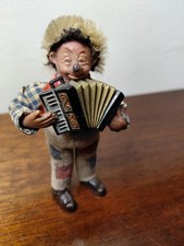 SMALL STEIFF MECKI PLAYING AN