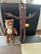 JULIA DONALDSON ROOM ON THE