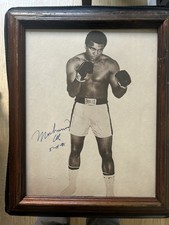 Muhammad Ali ~ Signed Autographed Vintage Everlast Boxing Photo NO COA