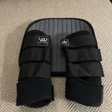 Woof Wear travel / Stable