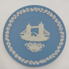 Wedgwood Jasper Ware Plate Christmas 1975 Plate "Tower Bridge