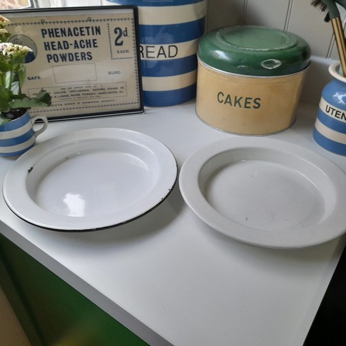 Vintage enamel plates 26cm - 2,