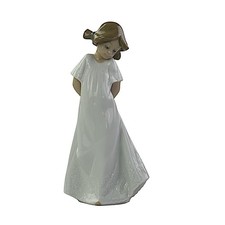 NAO Figurine, 1109, So Shy