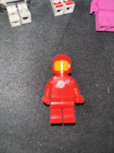 Lego vintage red spaceman - lego,