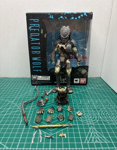 Bandai predator wolf - bandai, action