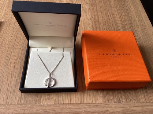 9ct white gold - gold, "