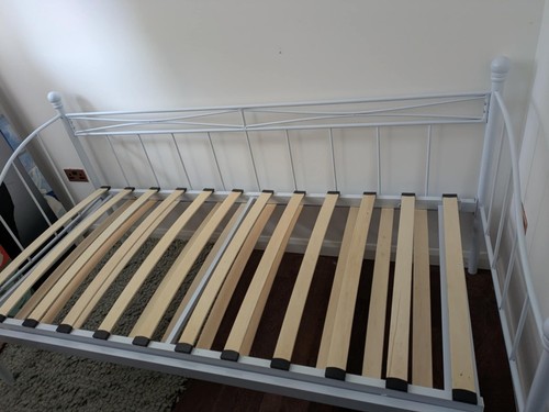 White metal trundle bed