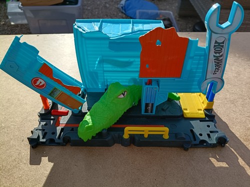 Hot wheels city gator - wheels, garage