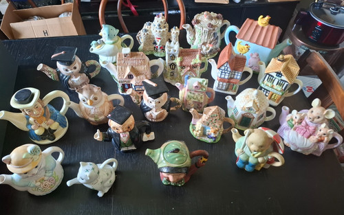 Collection novelty teapots - collection,