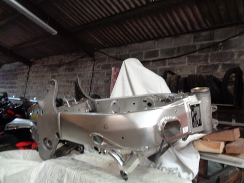 1998 suzuki gsxr frame - frame, with