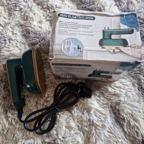Travel iron brand new - iron-, box