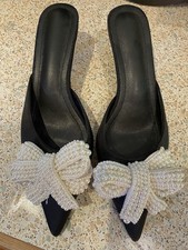 Women’s Bow Themed Kitten