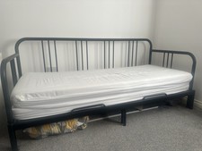 Day-bed with 2 mattresses