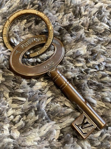 Louis vuitton key ring - louis,