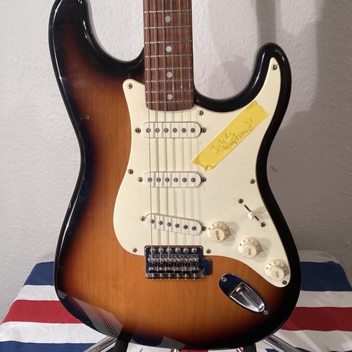 Squire fender large - by,