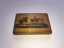 UNUSUAL C1870s-80s VINTAGE HORSE RACING THEMED WOODEN SNUFF BOX