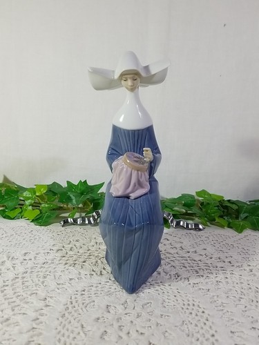 Lladro time sew 5501 - time,