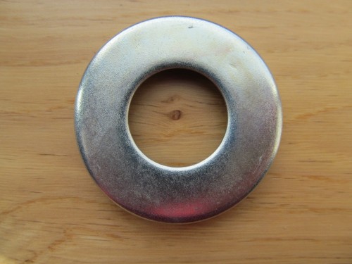 1481 wheel bearing - hub, dust