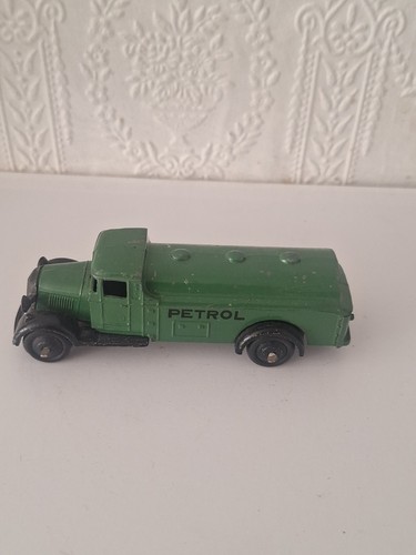 Dinky petrol tanker - ,
