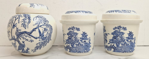 Masons blue and white lidded - white,