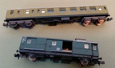 TRIX N gauge x2 green coach