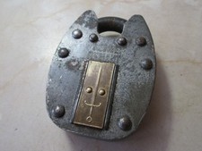 Vintage DEFIANT close shackle