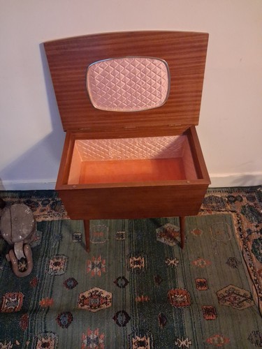 Sewing box vintage lined - box,,