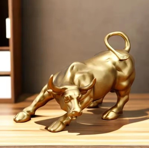 Golden bull statue wall street - golden,