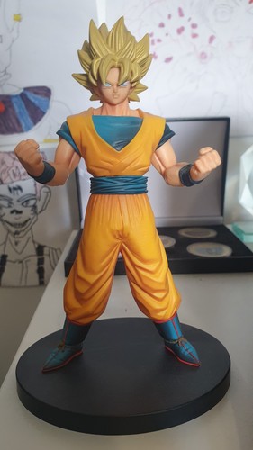 Super saiyan goku figure - saiyan,