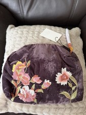 Zara QUILTED VELVET TOILETRY