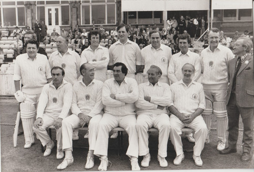 Old england cricket - old,