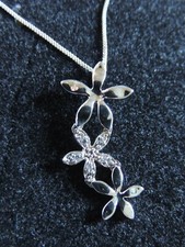 Flower Necklace - Pretty 3 flower pendant design - Leslie Davis Jewellers