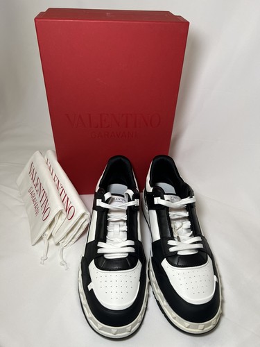 Authentic valentino garavani - authentic,