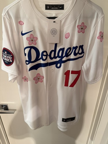 Takashi murakami mlb world - takashi,