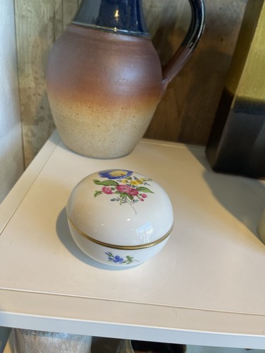 Meissen round lidded porcelain - round,