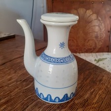 Vintage chinese rice eye soy pourer