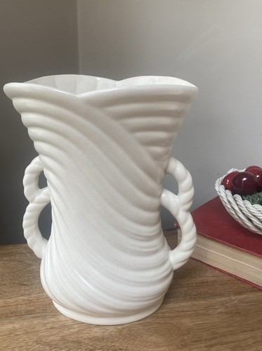 Sylvac twin handled vase - twin,