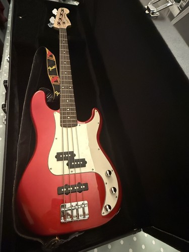 Squier standard precision bass - standard,