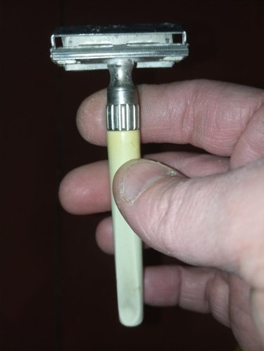 Old razor blade shaver - old,
