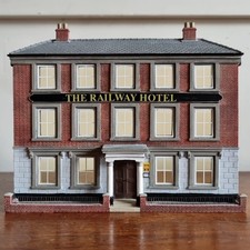 Bachmann 44-214 OO Scenecraft Low Relief Railway Hotel Resin Building Unboxed