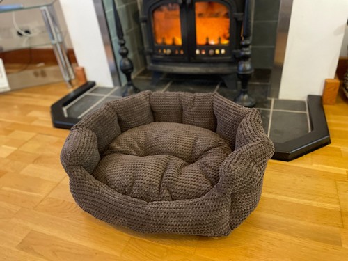 Snug cosy oval pet - oval, uk