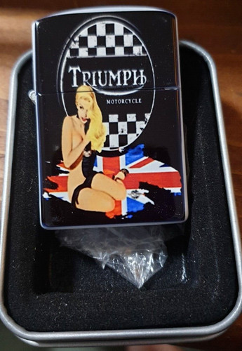 Triumph pin girl motor - up,