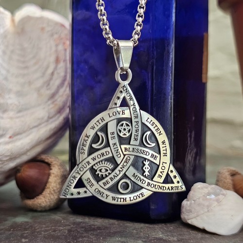 Trinity knot triquetra pendant - knot,