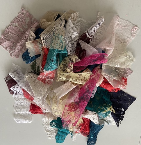 Multicoloured lace pieces - 50,