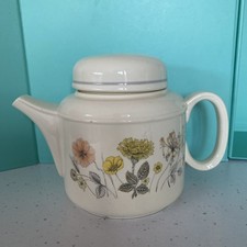 J & G MEAKIN HEDGEROW TEA POT