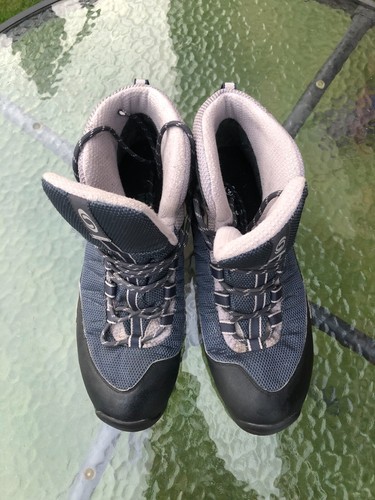 Salomon goretex walking shoes